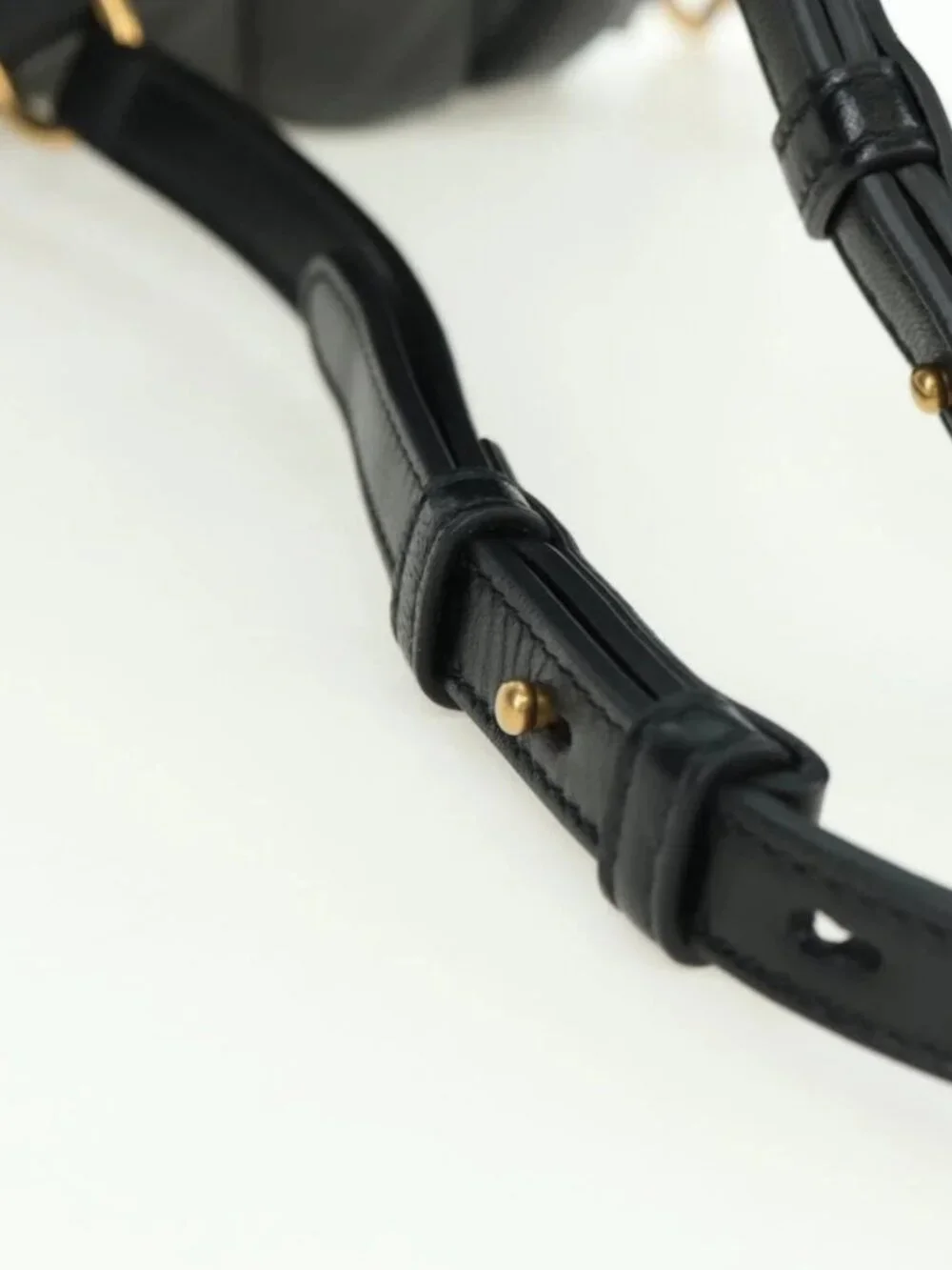 Gucci brand	gucci color	black